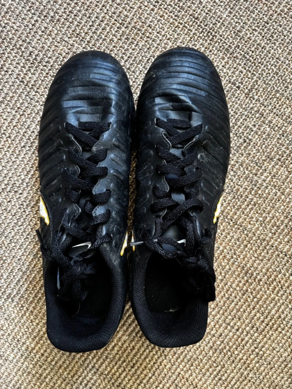 Nike Tiempo Multi-Ground Low Top  Youth Size 5 Black Soccer Cleats